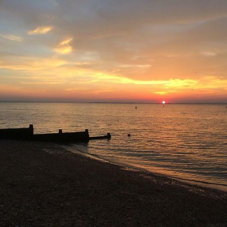 Whitstable Tree House Retreat Villa ภายนอก รูปภาพ